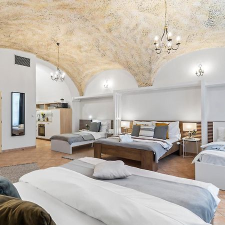 Charles Bridge Historical Apts By Michal&Friends Πράγα Εξωτερικό φωτογραφία
