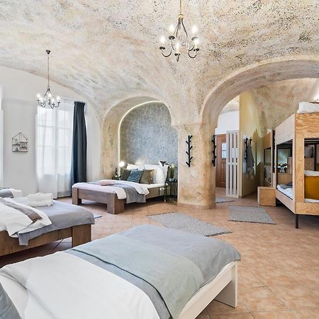 Charles Bridge Historical Apts By Michal&Friends Πράγα Εξωτερικό φωτογραφία